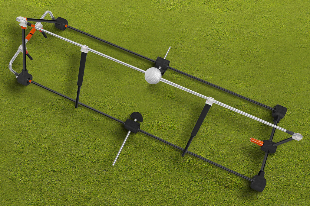 „Schwarzer BirdiePod Black Edition Golftrainer auf dem Übungsgrün.“